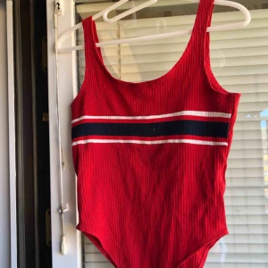  - likadan body fast andra färger och ist i strl M! 