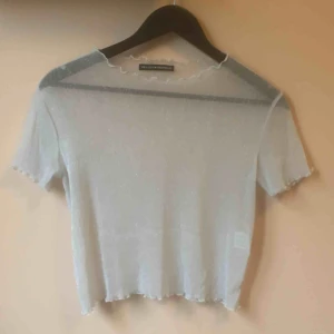  - Se ut som en älva! Köp denna transparenta lilla sak, perfekt under ett linne/klänning eller bara som den är🧚‍♂️ 