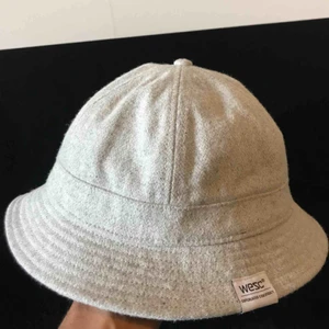  - Wesc hatt i fint material. Använd ett fåtal gånger 