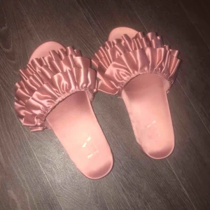  - Tofflor från Nakd X Linn ahlborg storlek 38