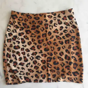 Leopard kjol från Monki,