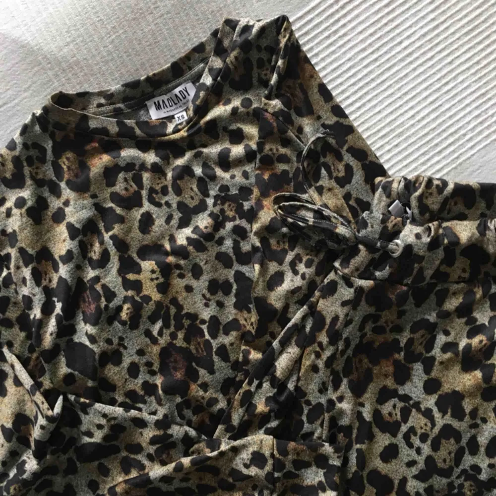 Leopard set från madlady, endast provat så i nyskick.  Strl XS. Inköpt för 399 kr. Säljes nu för 100kr. Finns i Örebro för avhämtning. Kan även fraktas mot en fraktavgift på 42 kr (spårbart postnord). . Övrigt.