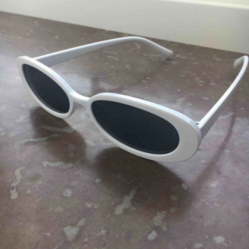 Nya vintage solglasögon! Köpta från London. Använda endast en gång! Super snygga 😎 Frakt tillkommer. Accessoarer.