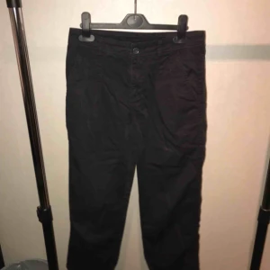  - Disel byxor i 34 säljer pgd av försmå  Köpt på second hand men hade lapp kvar, använda 3-4 gånger  Riktigt snygga bilden gör inte rättvisa :/ 