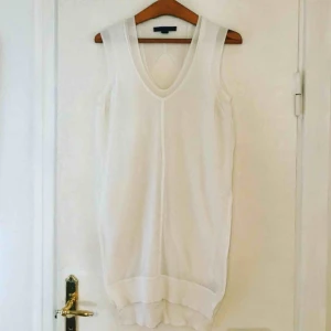  - Vitt as ballt linne/klänning med skärningar och cool design från Alexander Wang. Nypris 1700:- och knappt använt= KAP