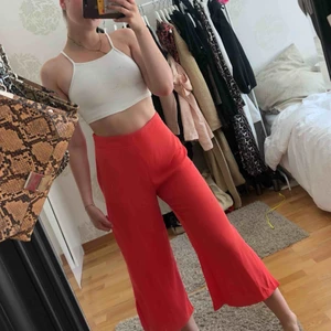  - Tunna röda/orangea byxor från Zara använda 2-3 gånger köpta i Spanien! 🥰