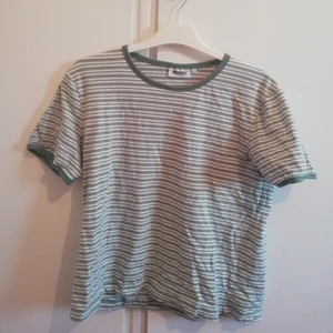  - Cool randig tröja från weekday