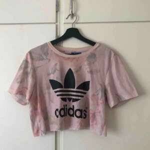  - Croppad adidaströja 🌸 Köparen står för frakt <3