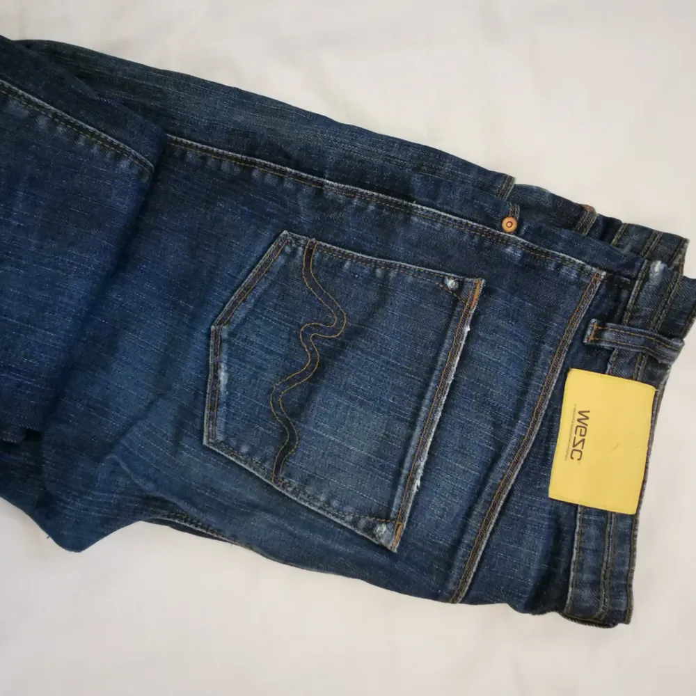 Coola jeans från WESC. Lite boyfriend modell. . Jeans & Byxor.