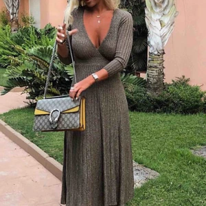  - Jättefin klänning från Zara märkt storlek M men passar även S. Använd en gång