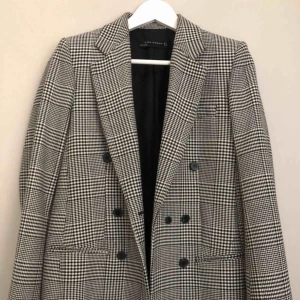  - Super snygg kavaj i storlek M (oversized på mig som annars har s)