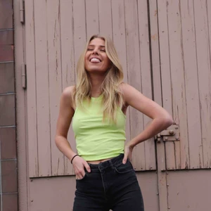  - Topp från ginatricot endast använd på denna bild, frakt tillkommer 