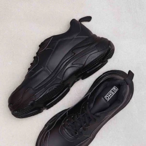  - Skit snygga sneakers från Nelly.com! Frakt tillkommer men kan även mötas. Använda två gånger men i nyskick!