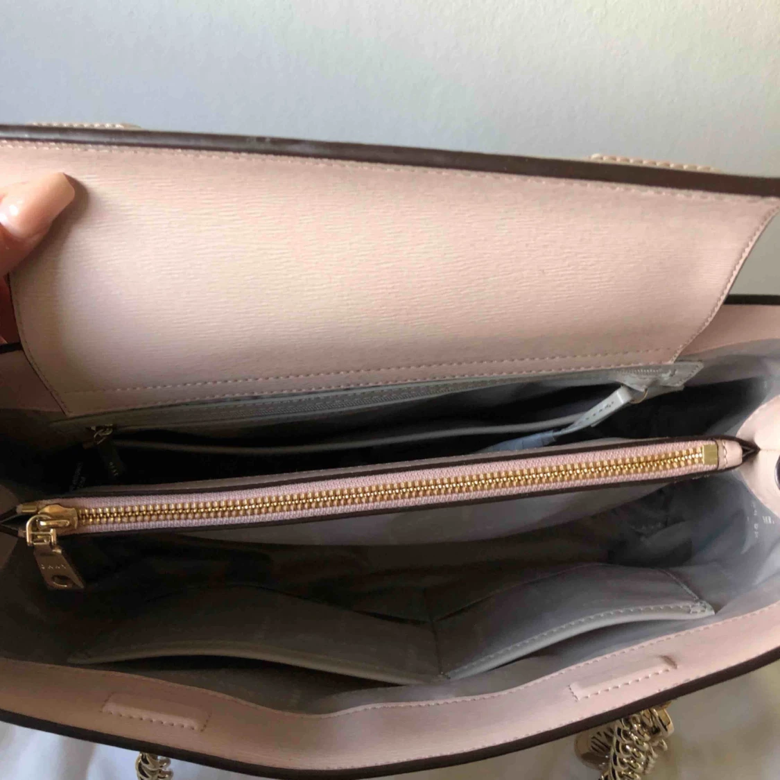 DKNY väska oanvänd!!  - 91