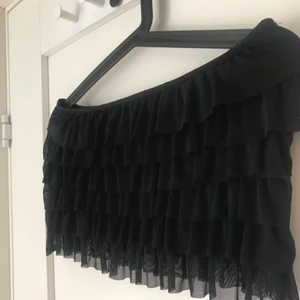  - Köpt här på Plick! Men var för stor för mig som vanligtvis har S och inga boobs. Köpare står för frakt💕