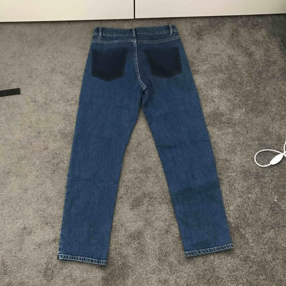 Snygga jeans från Lindex, säljer pga aldrig använda och kommer inte till användning . Jeans & Byxor.