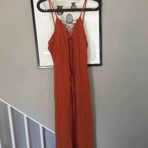  - Boho Maxi klänning från Forever21. Aldrig använd. Storlek medium. Figurnära passform. 