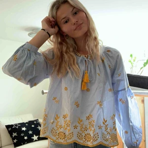  - Från Zara i barcelona :) använd max 3 gånger men tyvärr inte min stil 🌸🌸 BJUDER PÅ FRAKT VID SNABB AFFÄR