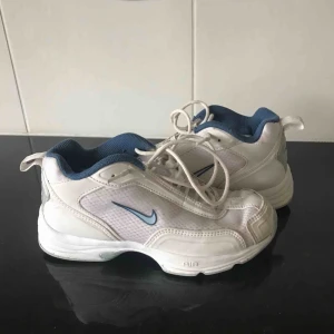  - Snygga vintage skor från Nike. Frakt tillkommer:) 