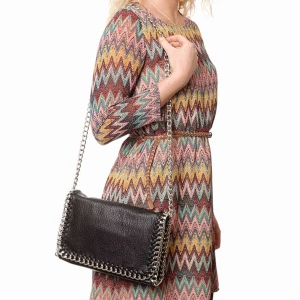  - Säljer min svarta Tiamo väska i fint skick 😍 Frakt ingår i priset 🖤 Pris kan diskuteras vid snabb affär. 