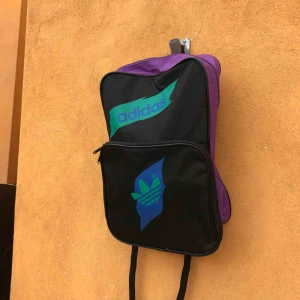  - Ultrafet vintage från adidas - 80-tal. Bra skick. Kan hämtas i Uppsala eller skickas mot fraktkostnad 