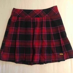  - Kjol från Hampton republic. Storleken är 158 men passar en XS