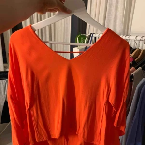  - Orange. Fint skick.  