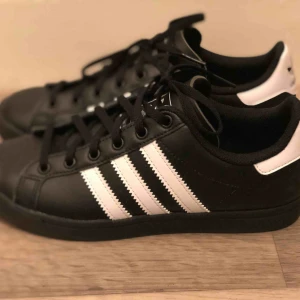  - Nya skor från märket Adidas, endast testade. Nyskick!