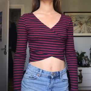 Randig tröja - Skitsnygg randig magtröja! 