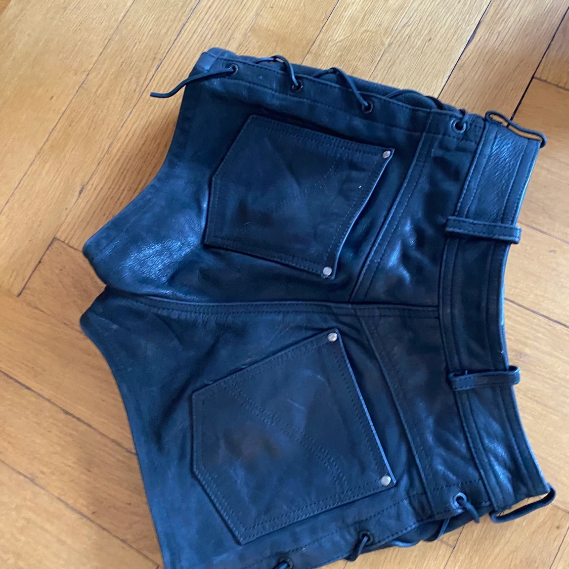 Vintage skinnshorts episode storlek 36 - 91