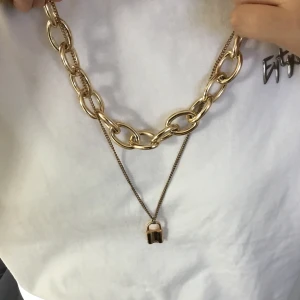 Halsband - Säljer detta coola halsband från Boohoo i fint skick