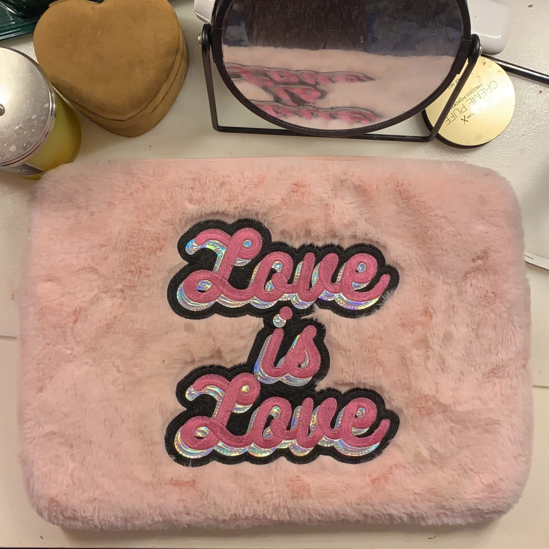 Monki fluffigt datorfodral 