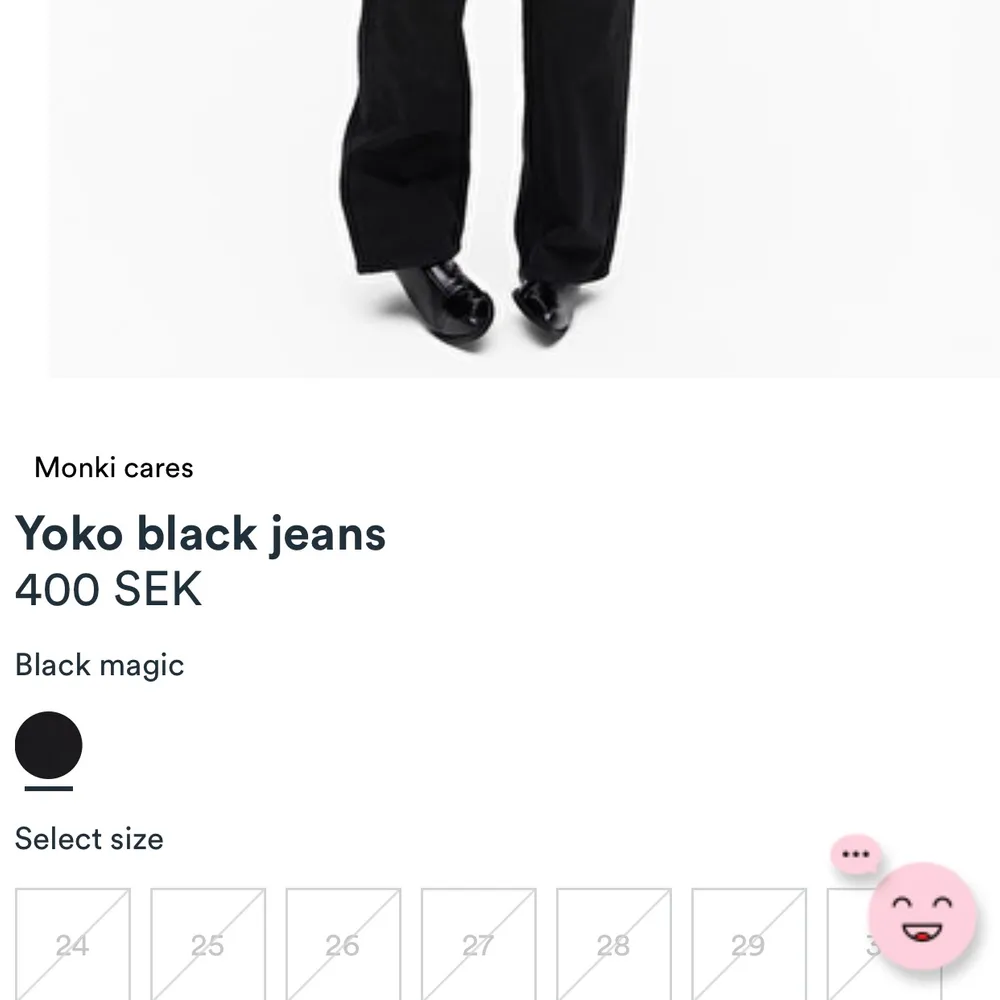 Snygga svarta jeans ifrån Monki storlek 25, köpta nyligen och prislapp kvar!!! Tyvärr för små för mig, helt slutsålda inprincip 🥰 nypris 400kr. Fraktar för 60kr 😁 Bud eller snabbast affär.. Jeans & Byxor.