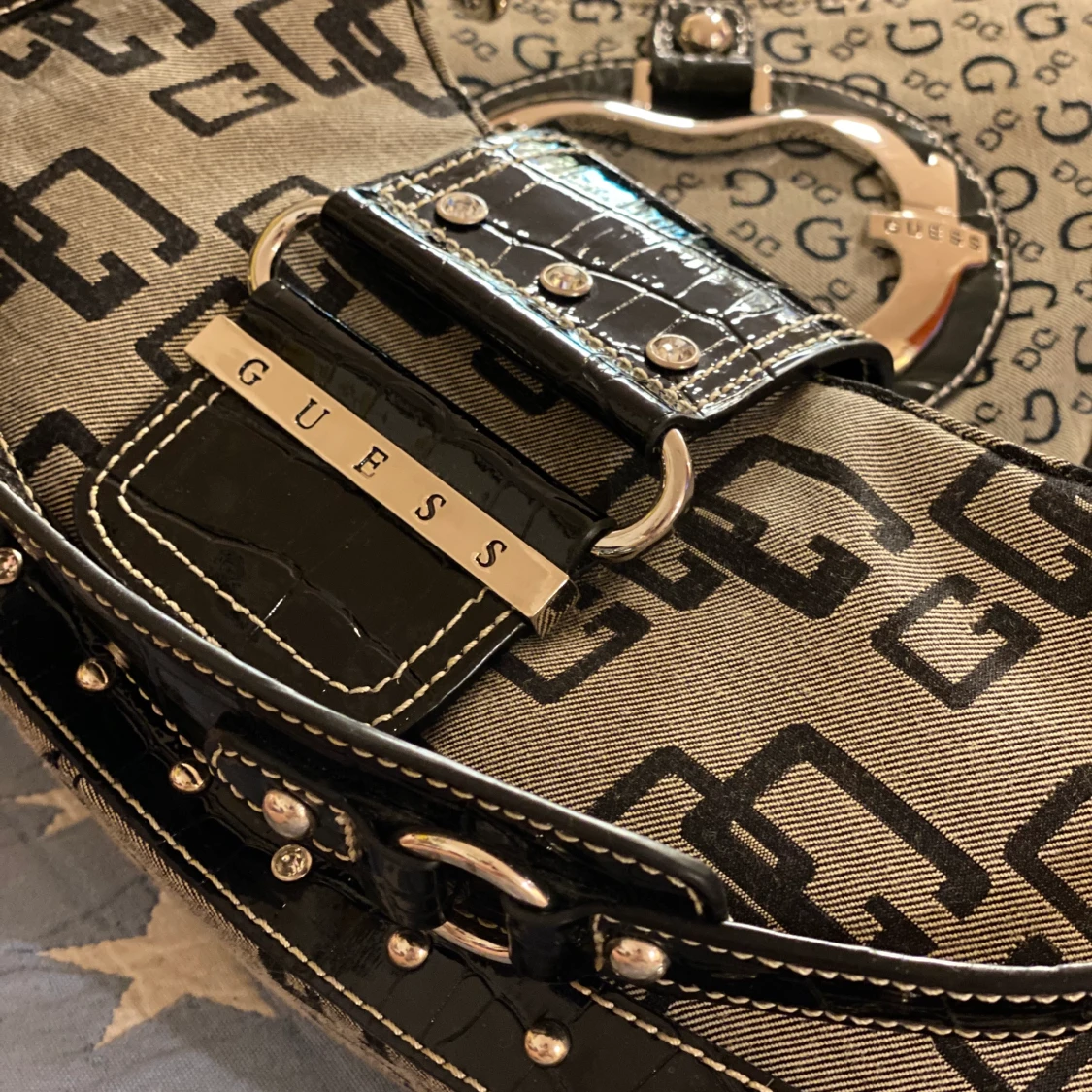 Guess hand väska 50% ner  - 90