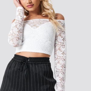 Na-kd spets topp (slutsåld) - Topp från NA-KD endast använd 1 gång så den är i bra skick. Endast lite sliten på ett ställe men det är inget som syns. Storlek XS🥰 frakt tillkommer