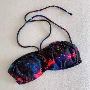Galaxy Bikini topp, köpte i USA, väldigt unik 💕 frakt 22kr