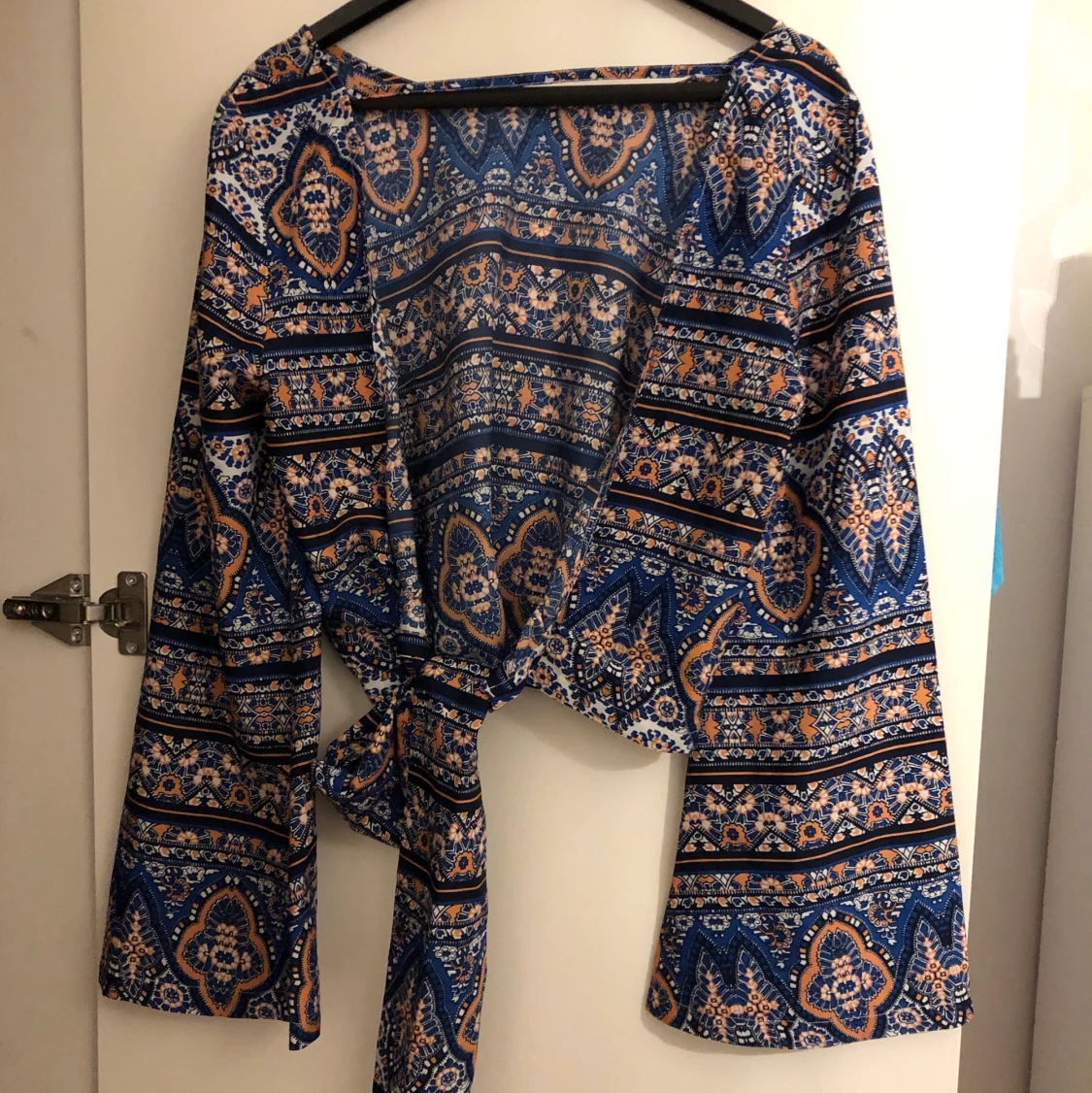 Blus med öppen rygg  - 90