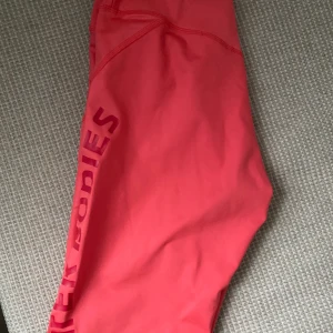 Better Bodies thights - Super snygga coral thigts använt 2”1 gång . Jättesköna :).