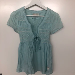 Odd Molly blus storlek 0 (xs) - Fin turkos/ljusblå Odd Molly blus, använd fåtal gånger.