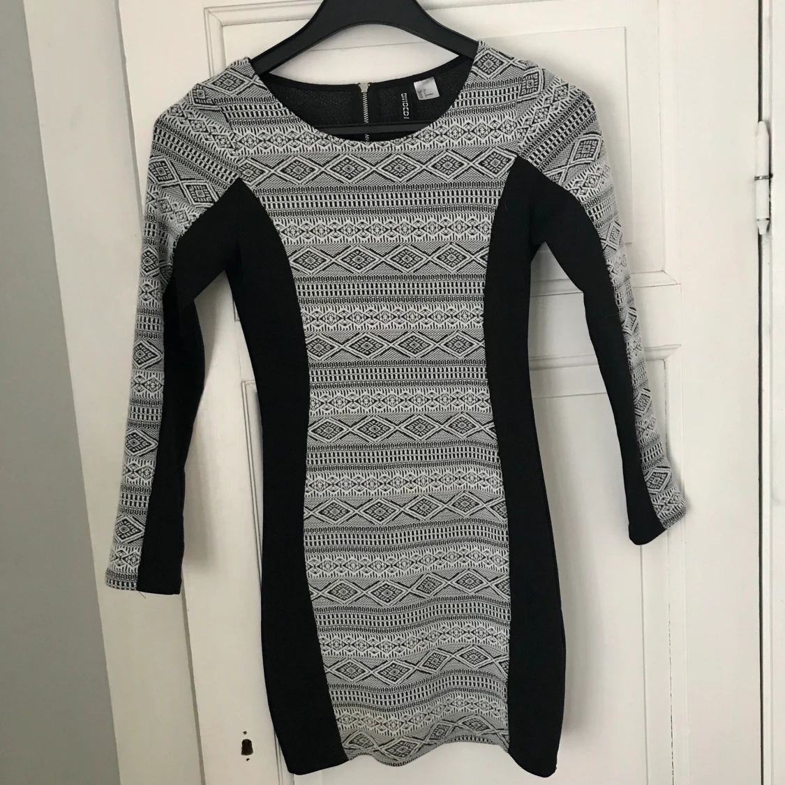 Mönstrad formande klänning  - 90