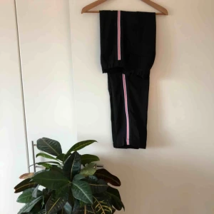  - Slacks från J.Lindeberg, Janet Sport Drape. Använda vid enstaka tillfälle!