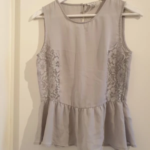  - Top från HM. Frakt tillkommer! 