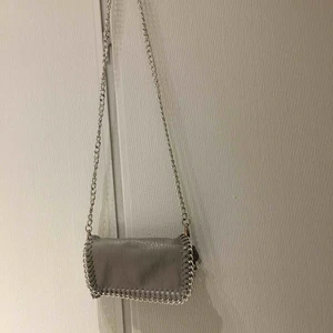  - Trendig väska från tiamo i fint skick!☺️