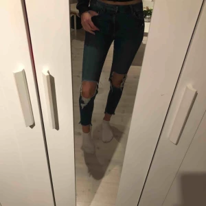 - Jeans från Pull and bear, köparen står för frakten. Möts upp i Stockholm City eller Huddinge 