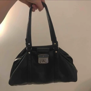  - Supersöt miniväska som passar till allt! 🖤