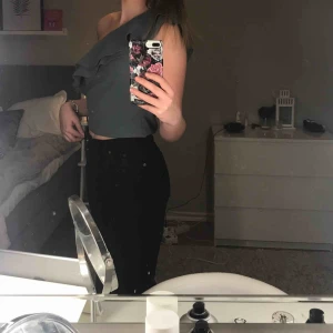  - Jättefin enarmad topp köpt på veromoda! Har tyvärr blivit för liten för mig