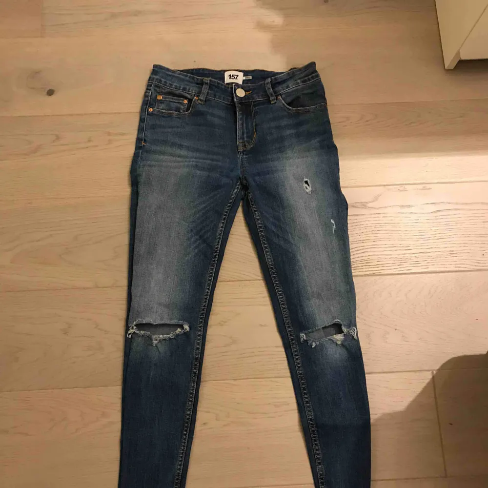 Säljer dom här jeansen från lager 157 då dom är för små. Det är storlek S i jeansen men skulle nog säga att dom är mer som xxs-xs. Kan mätas upp i Norrtälje. Frakt tillkommer.💖. Jeans & Byxor.