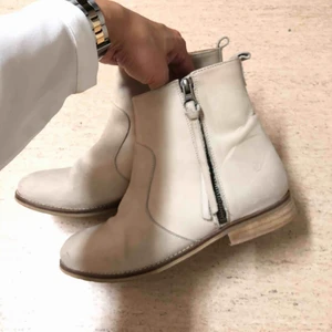  - Fina ankel boots från Sixt i äkta läder 