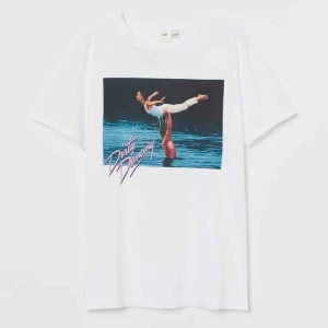  - Duett dancing motiv t-shirt.använd 2 gånger (nytt skick) 