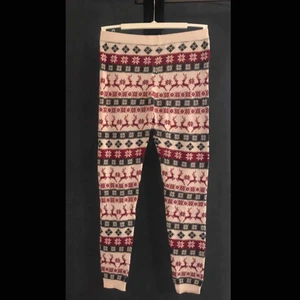  - Tights i tjockare material, knappt använda.  Kan hämtas eller skickas via posten. Frakt ca 60-70kr